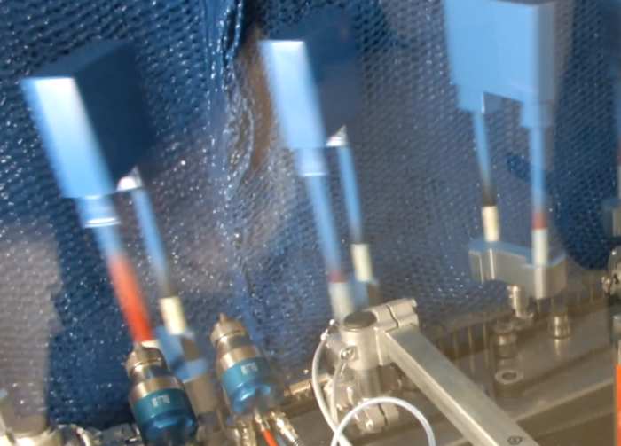 Lackierung von Batteriezellen für Automotive in verschiedenen Größen</br>
	  Projektthemen: Inbetriebnahme von zwei Lackieranlagen Deutschland und USA, Entwicklung Applikation, Einfahren Prozess bis SOP 